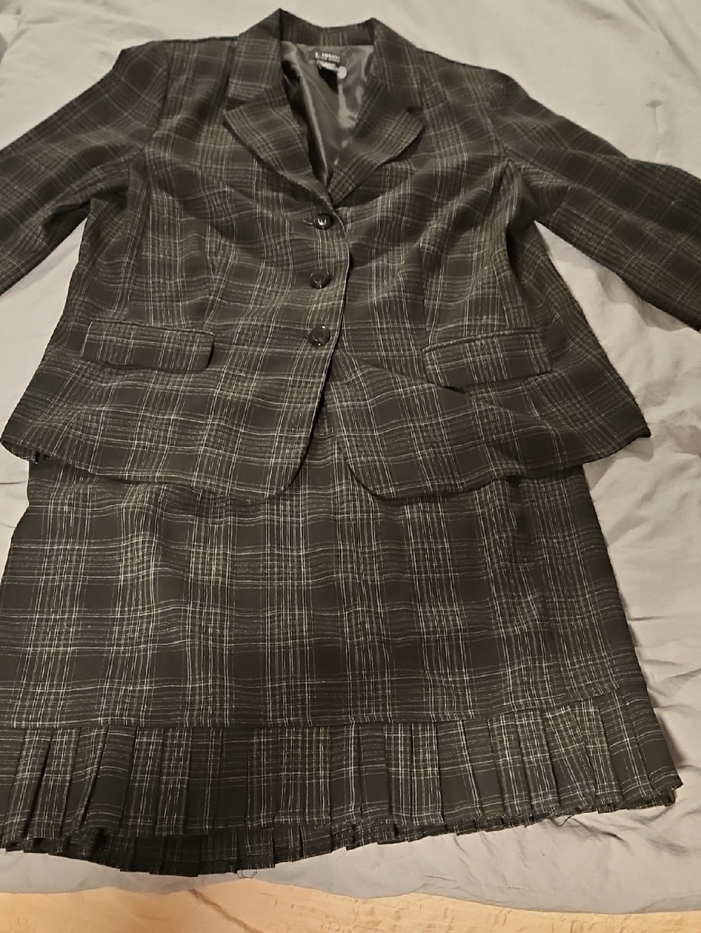 Women’s Plaid Two-Piece Skirt Suit in Black